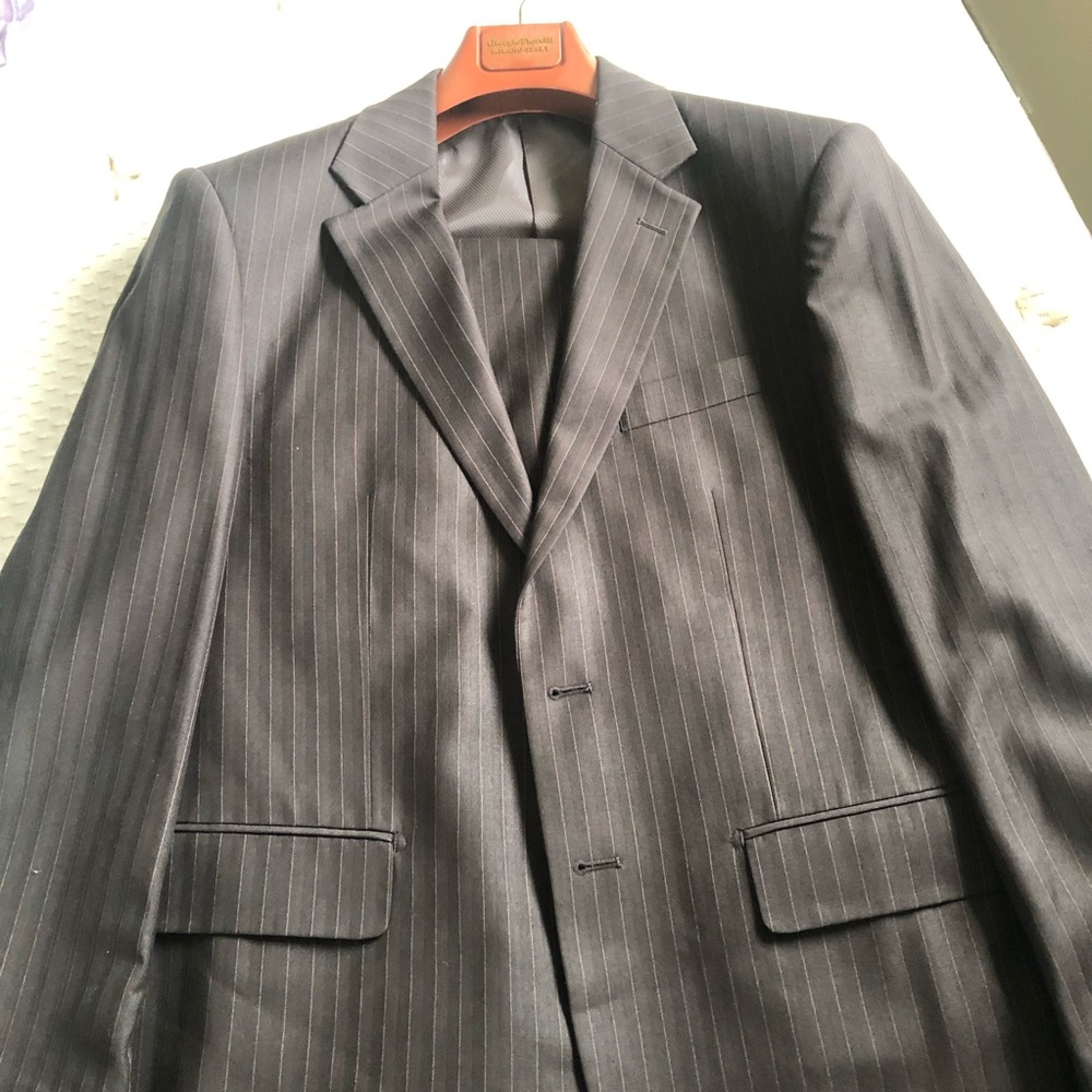 Giorgio Fiorelli 2-piece suit. Brown pin striped in like new condition!